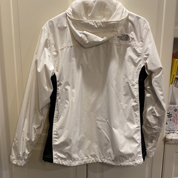 The North Face light weight coat - Picture 4 of 6
